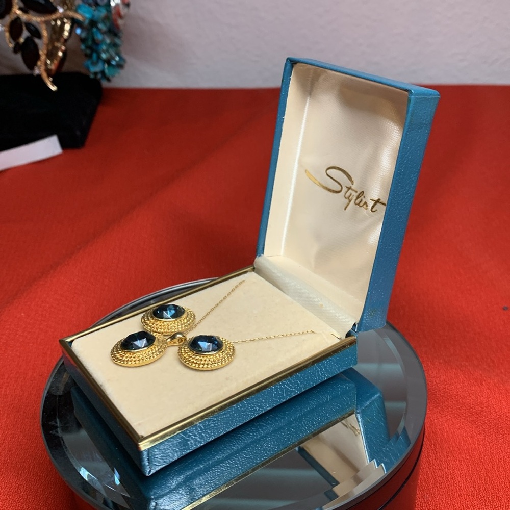 stylist vtg jewelry earring and necklace set gold and blue